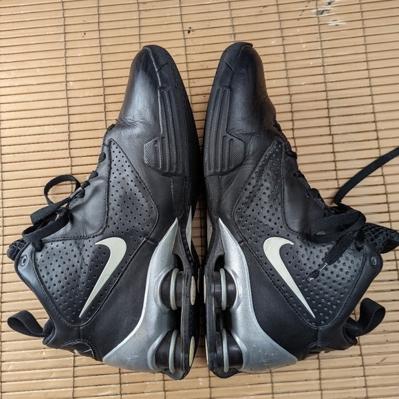 Nike Shox 407636-001 Black/White Metallic Women's Size 9 Basketball. Great condi - Picture 4 of 10